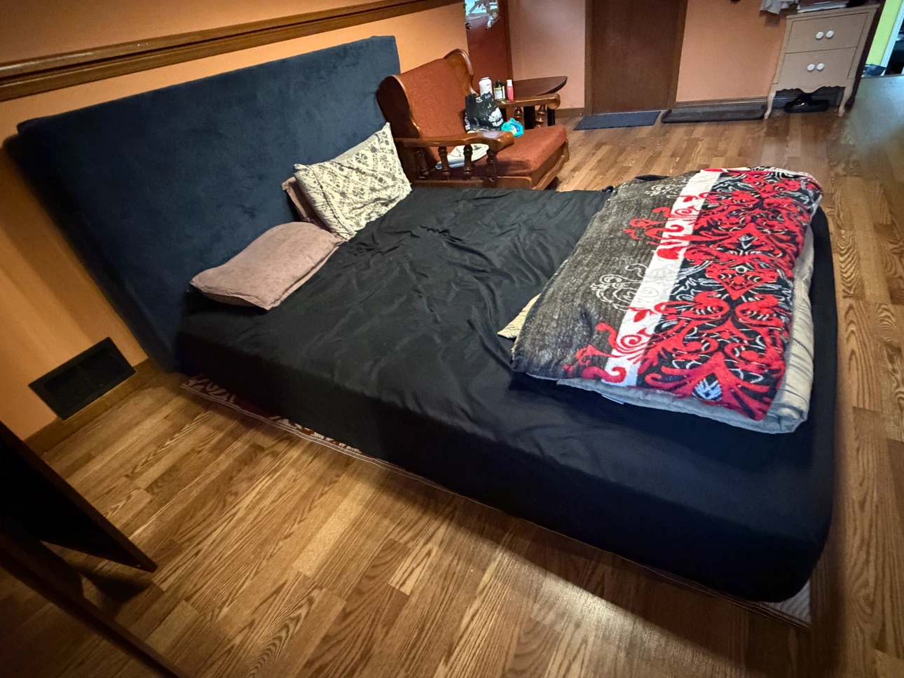 Queen mattress and frame - photo 4