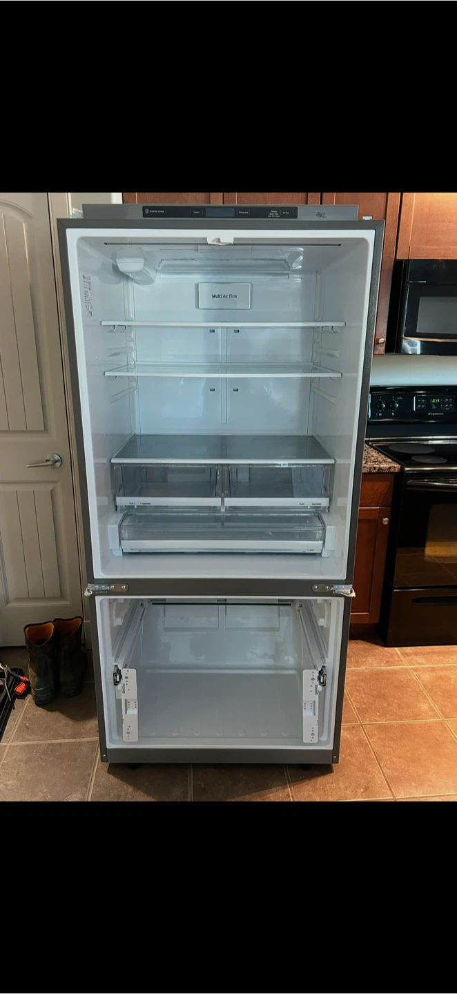 LG Stainless Steel French Door Refrigerator 33” - photo 2