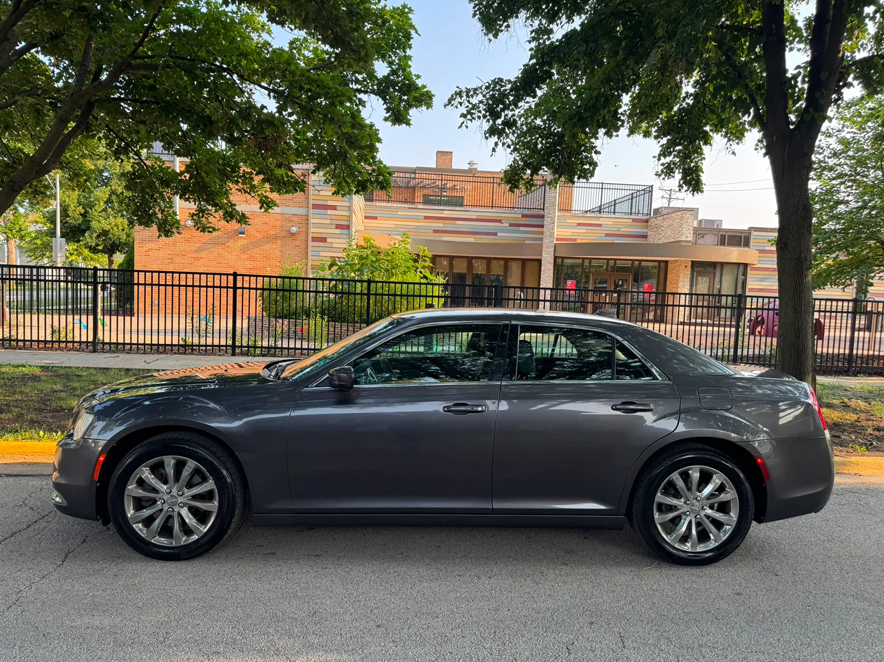 2016 Chrysler 300 Sedan - photo 2