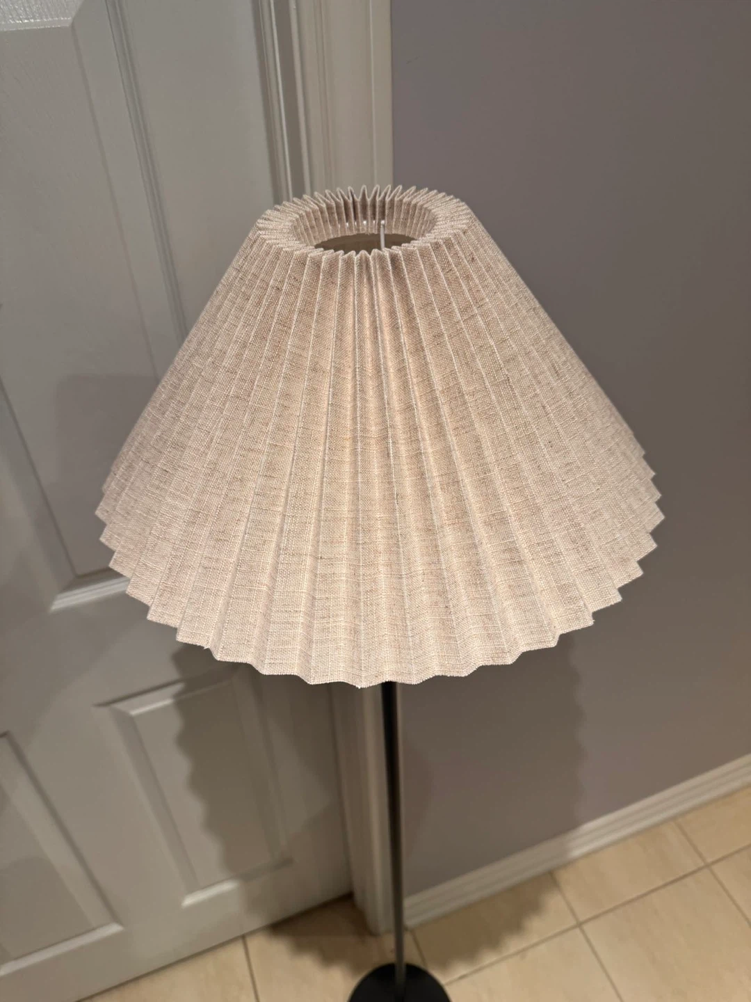 Pleated shade floor lamp - photo 4