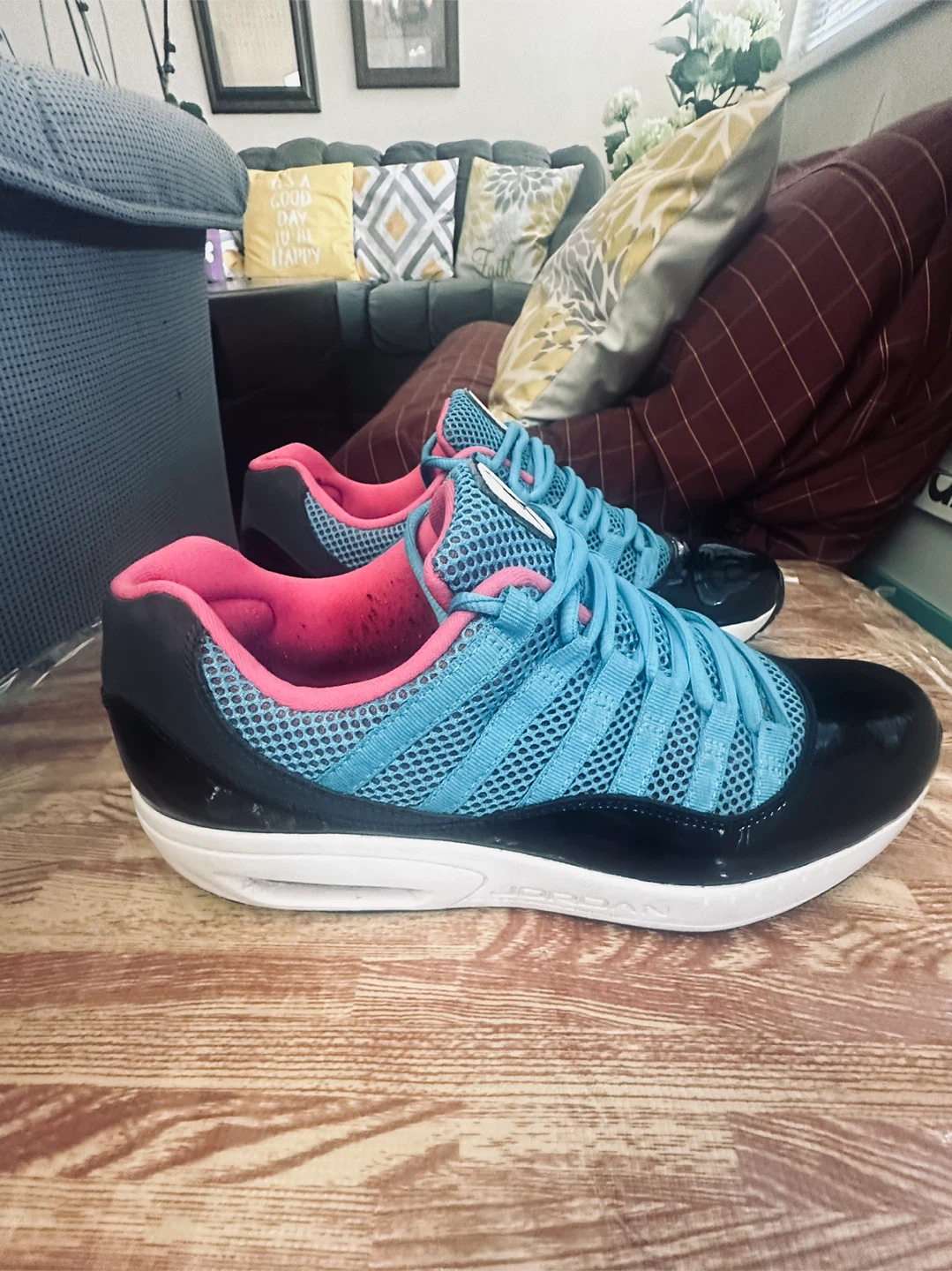 Jordan CMFT Viz Air 11 sneakers - photo 3