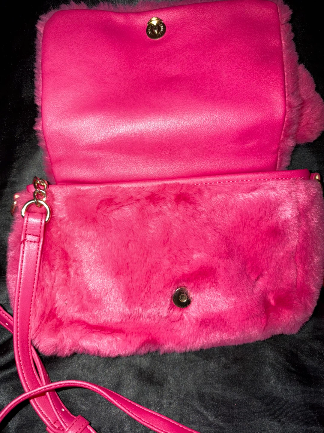 Juicy Couture Hot Pink Faux Fur Heart Handbag - photo 2