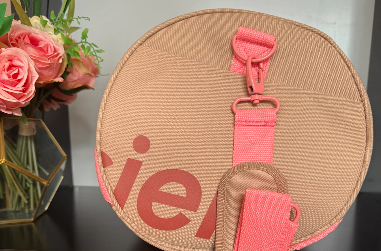 Glossier Duffle Bag Travel Gym Carry On Bag⁠/ 🆕 Retails $74+ tax - photo 2