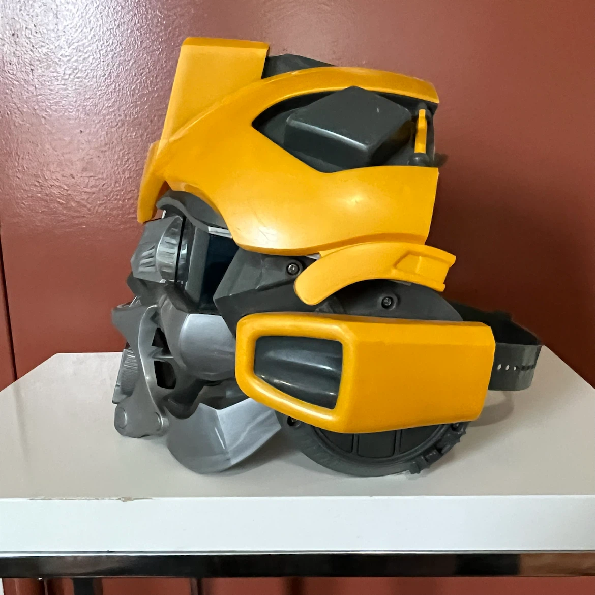 Hasbro Bumblebee helmet mask with sound effects - photo 2