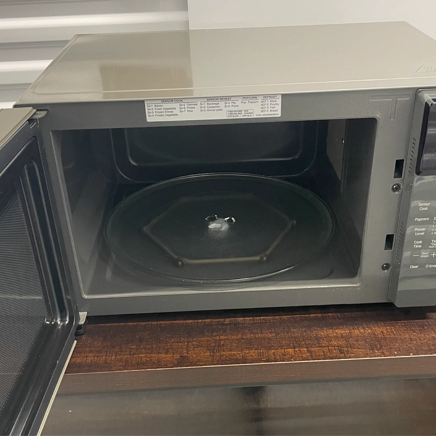 LG Smart Inverter Microwave - photo 3