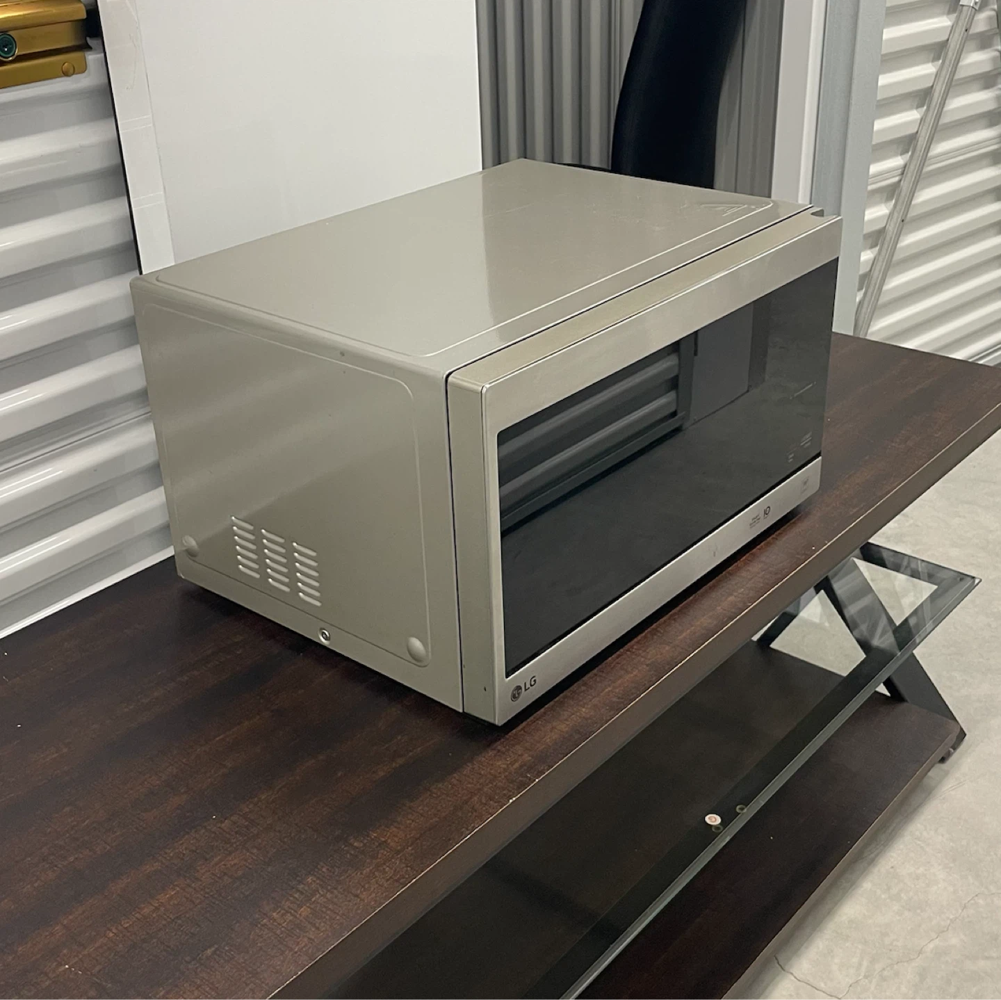 LG Smart Inverter Microwave - photo 2