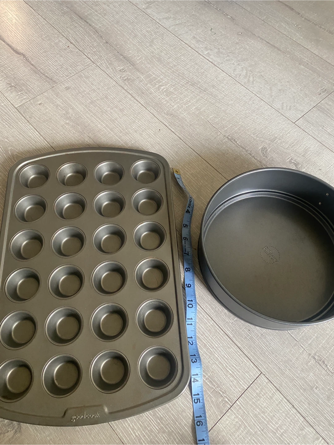 GoodCook mini muffin tin and Pillsbury round cake pan - photo 2