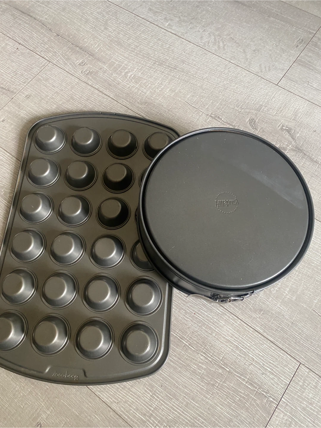 GoodCook mini muffin tin and Pillsbury round cake pan - photo 4