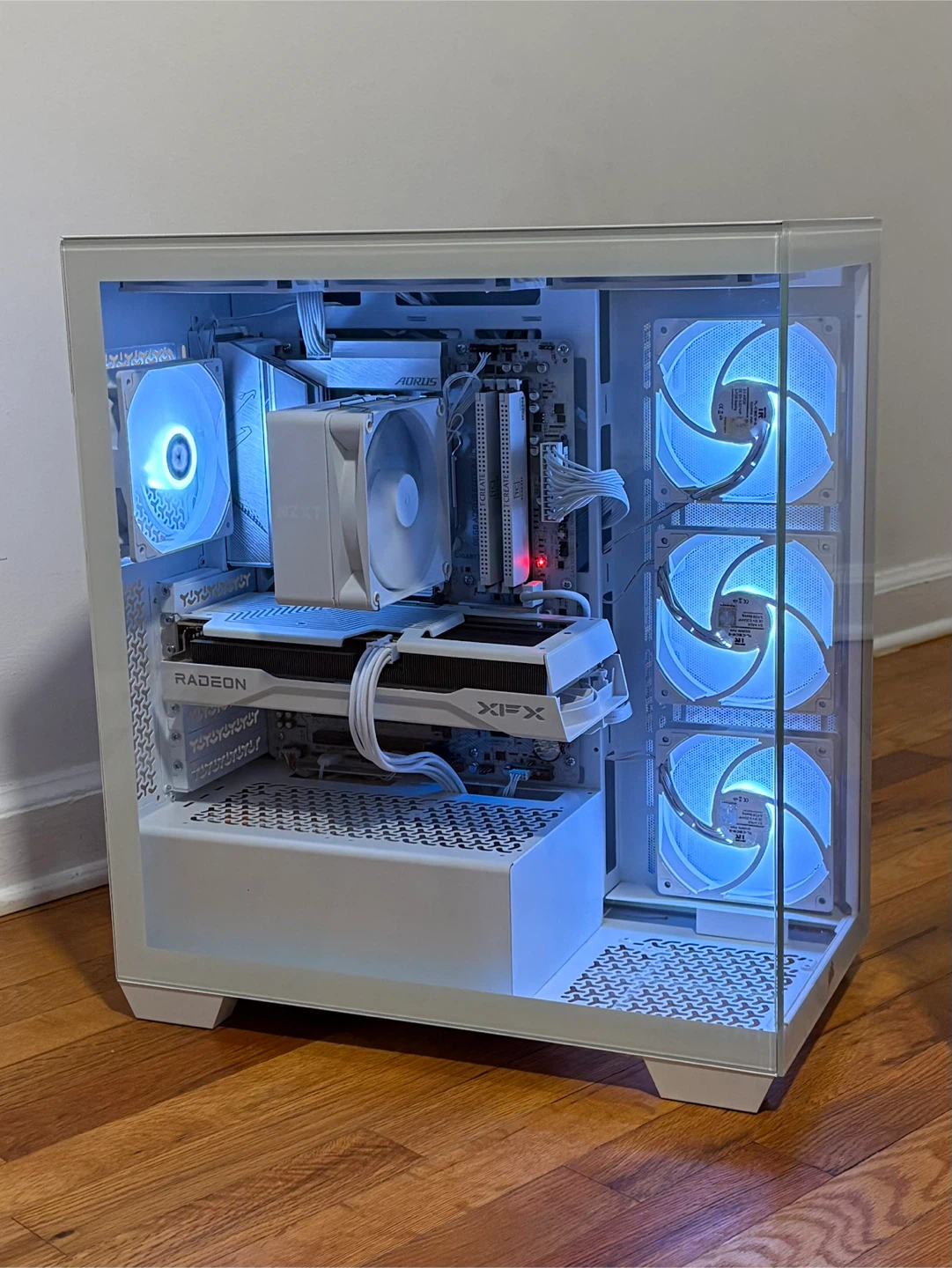 Gaming PC Setup - Ryzen 7600X / RX 9060XT 16GB / 2.2TB - photo 3