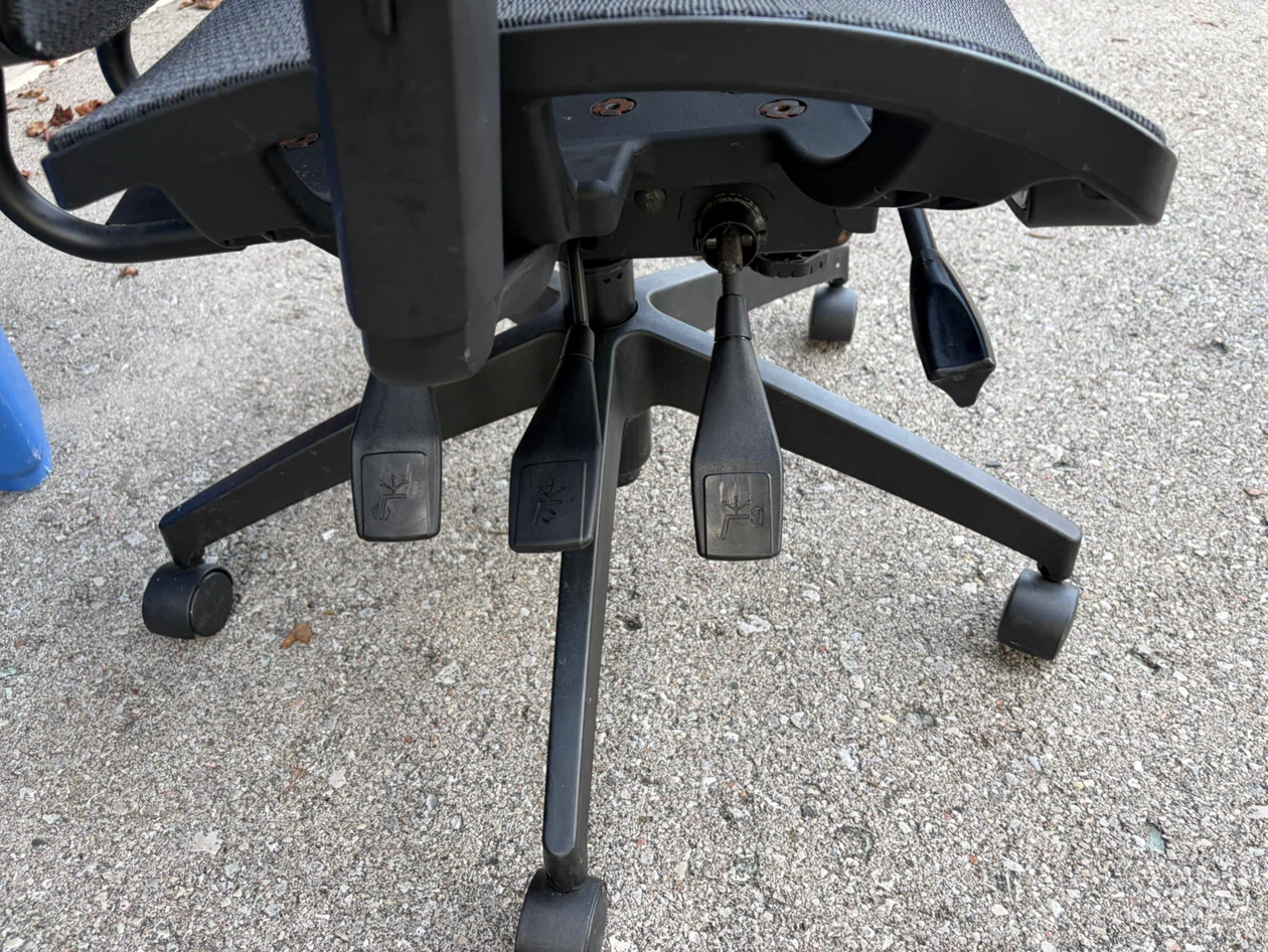 Black Ergonomic Mesh Office Chair, heavy duty, super strong - photo 2