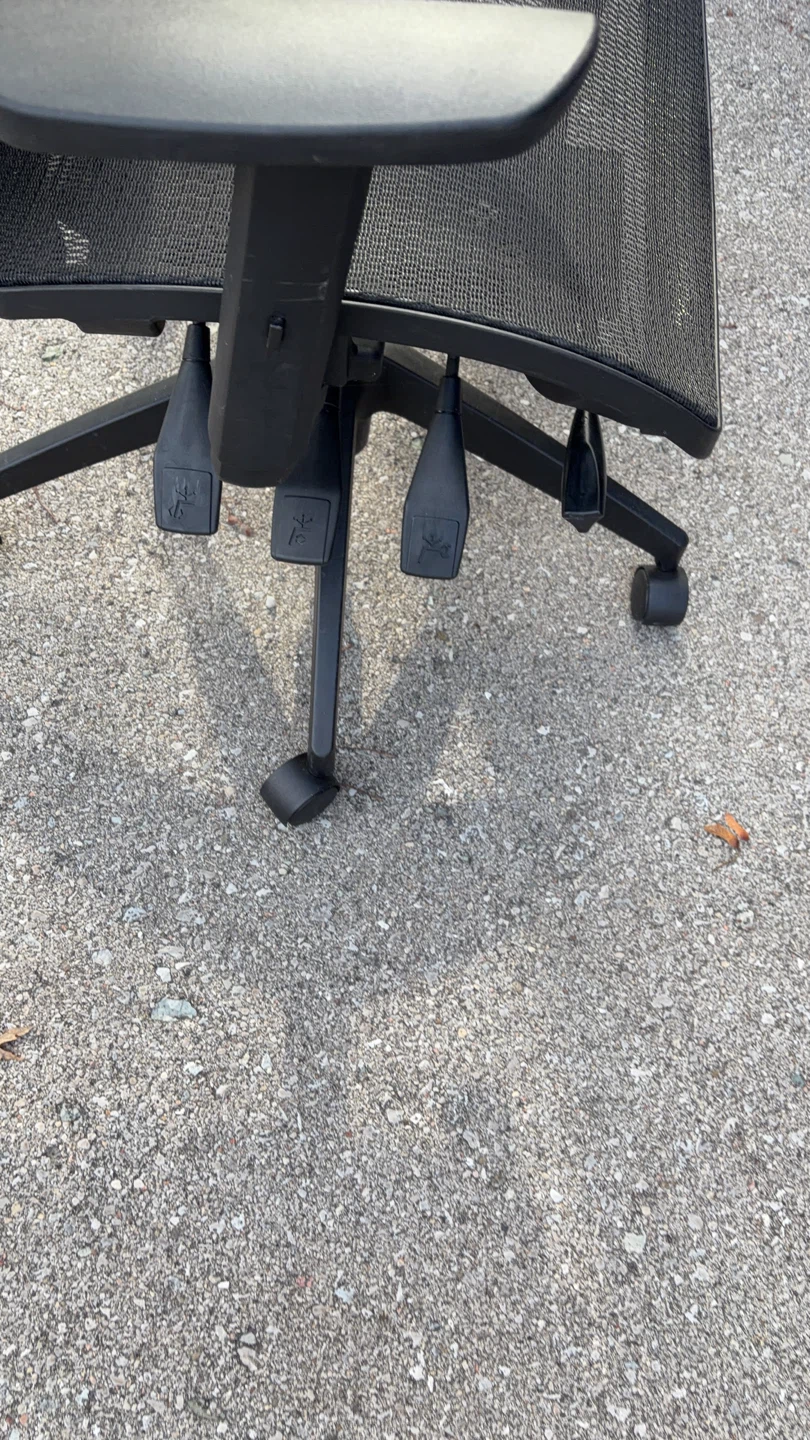 Black Ergonomic Mesh Office Chair, heavy duty, super strong - photo 3