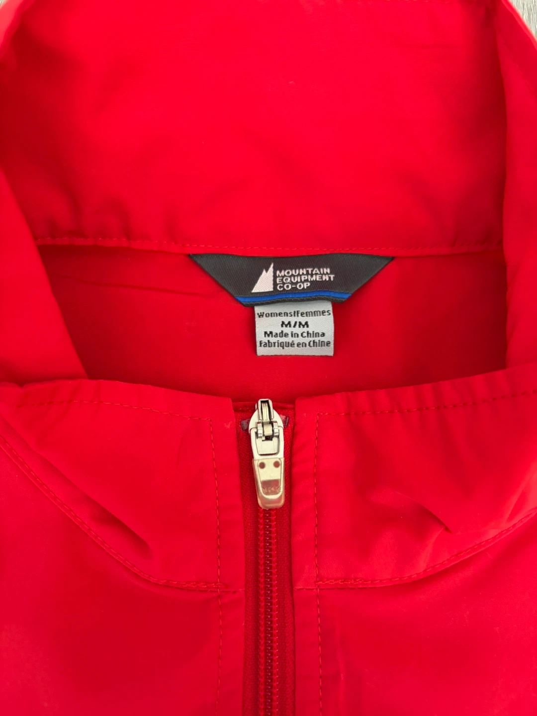MEC Women's Red Cycling Jacket, Size Medium - photo 4