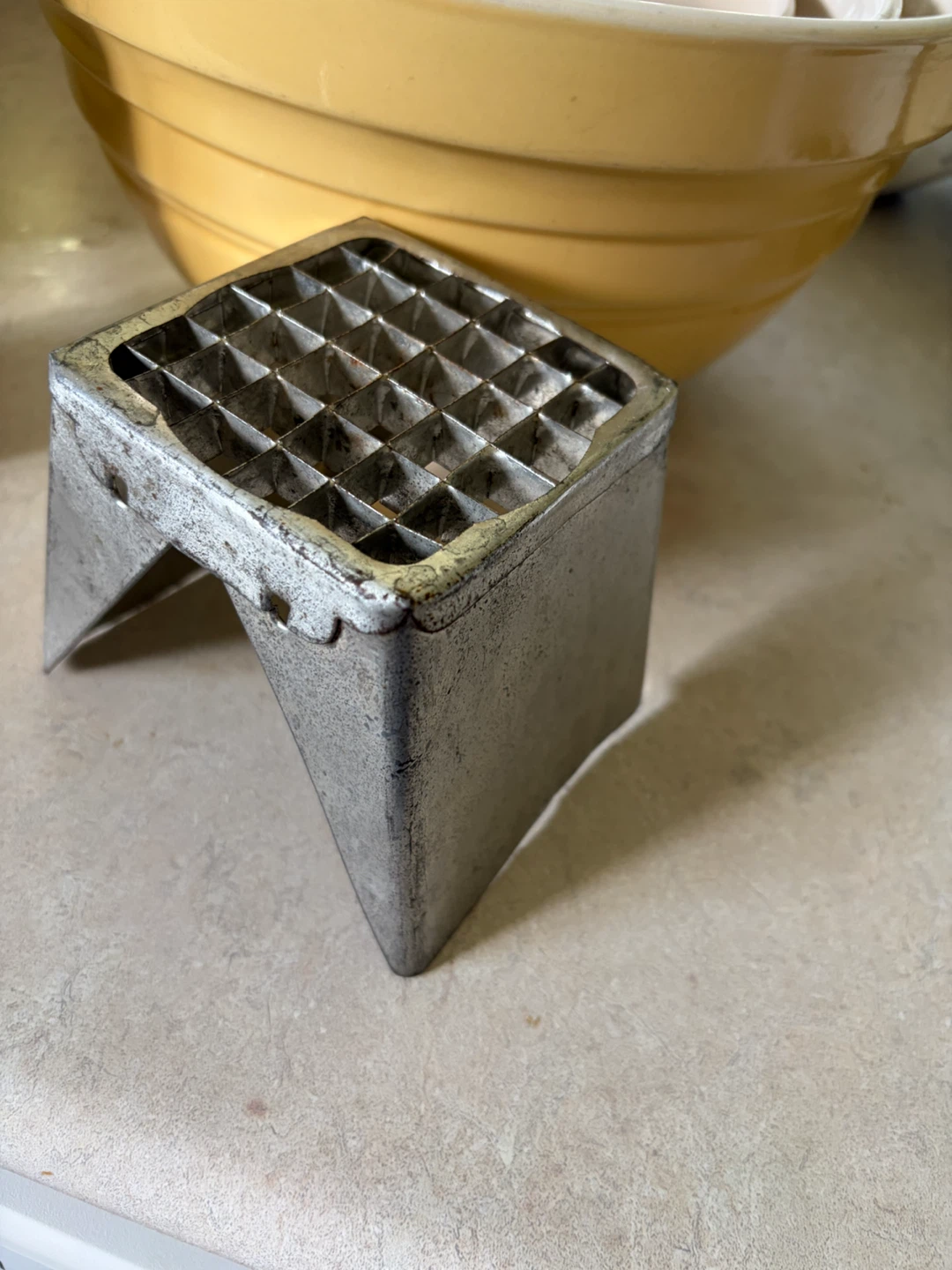 Vintage Metal Vegetable Chopper - photo 2