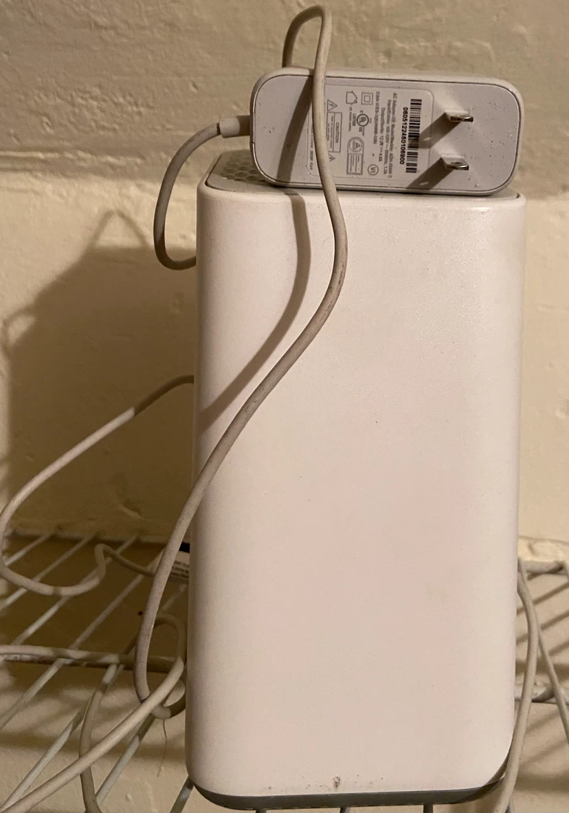 Technicolor TG4482 Cable Modem - photo 3