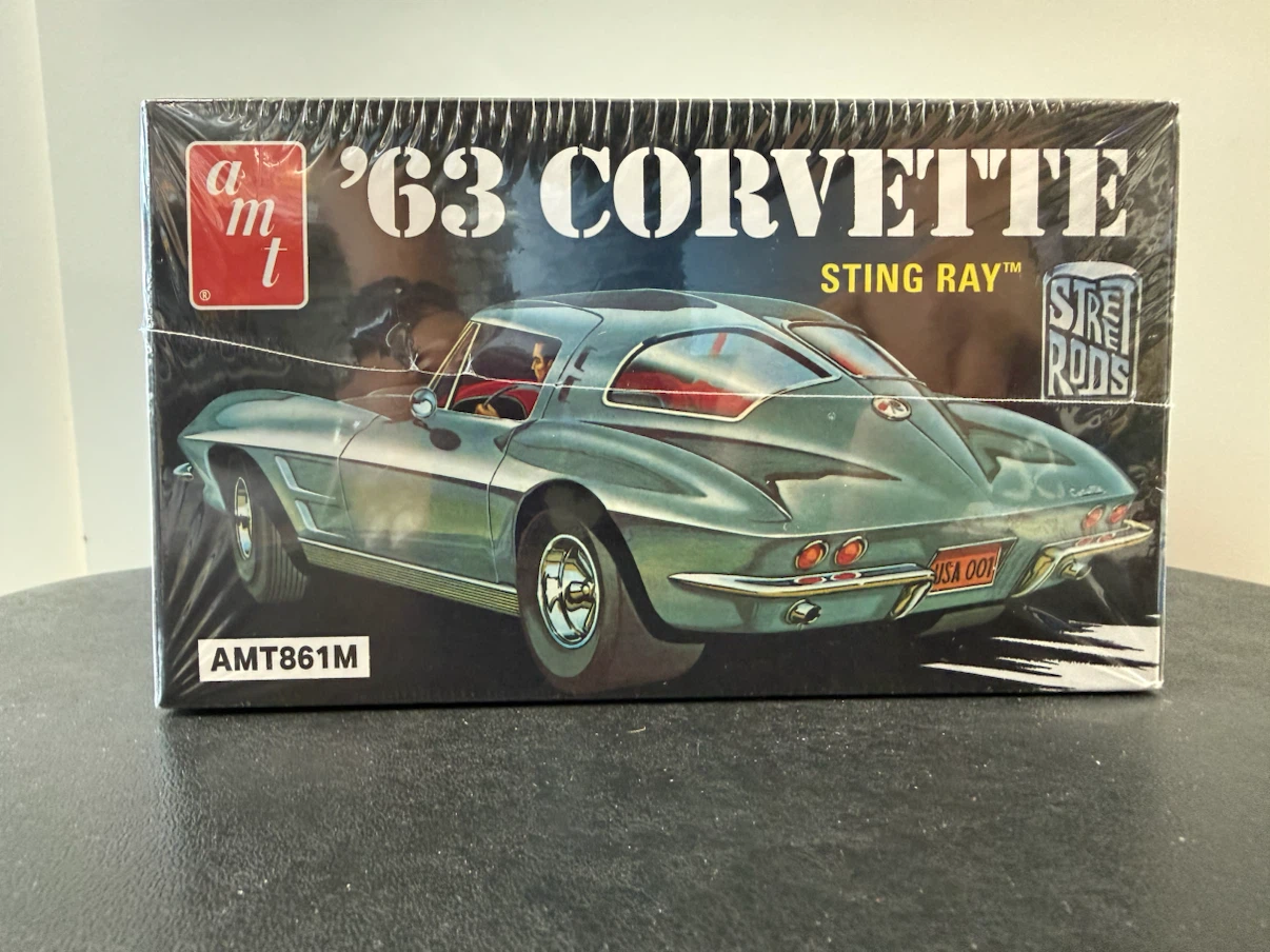 AMT 1963 Corvette Sting Ray Retro Deluxe Plastic Model Kit - photo 4