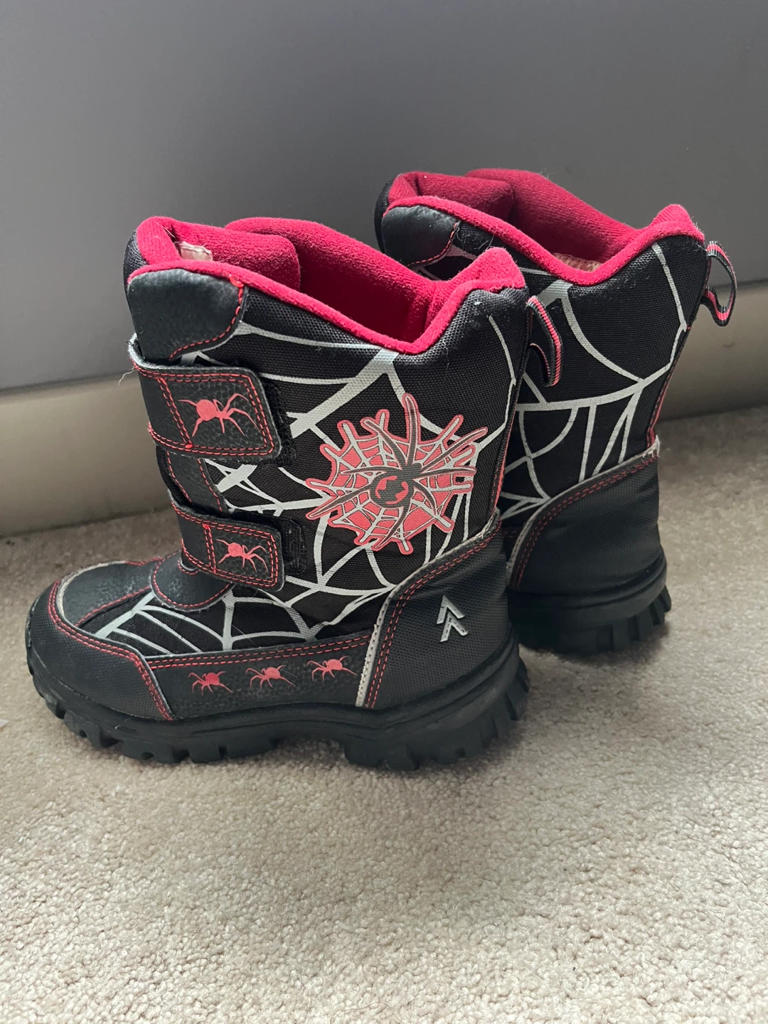 Kids Spider Man winter boots size 2 - photo 3