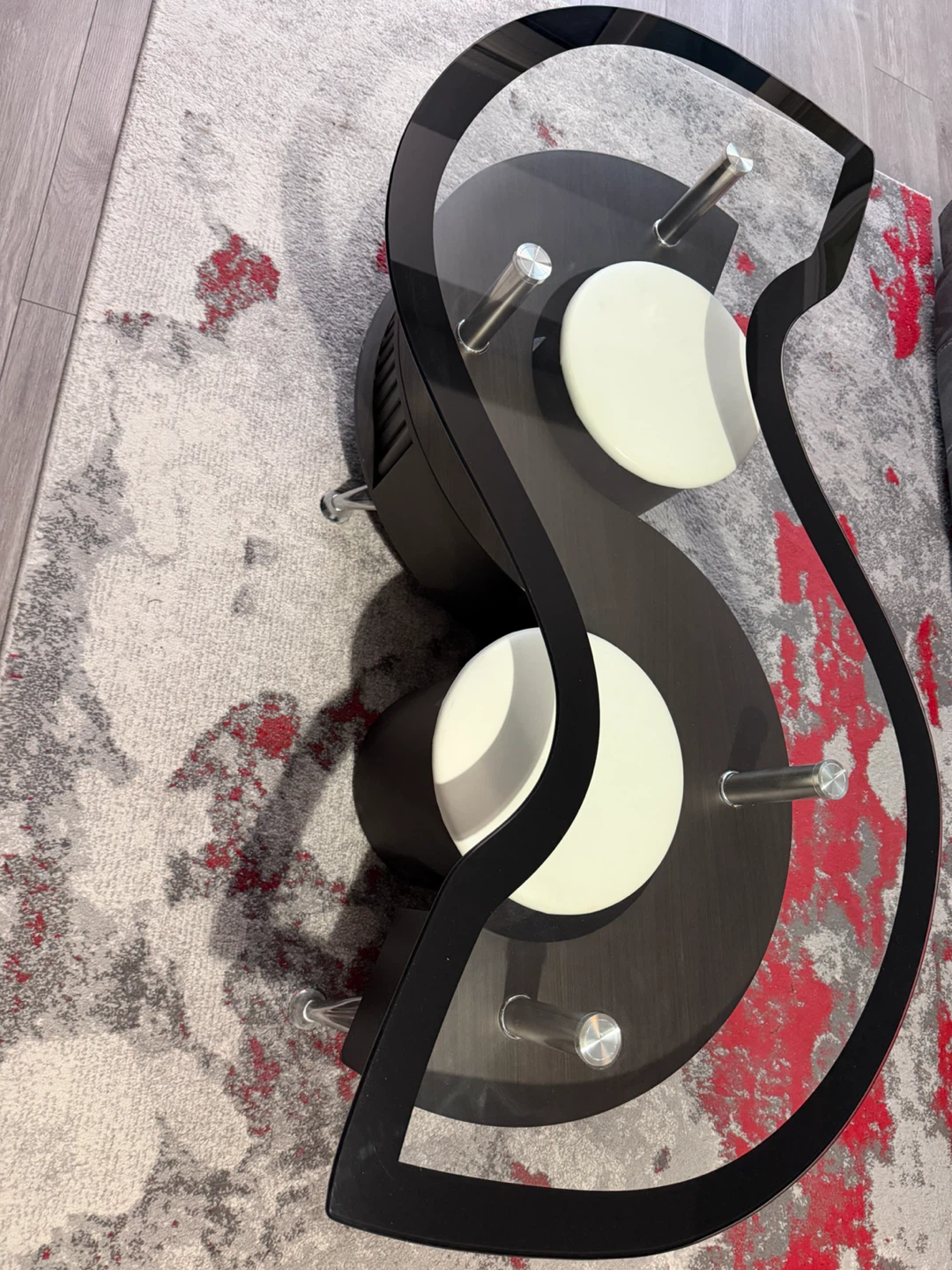 S-Shaped Glass Coffee Table with Two Stools - photo 3