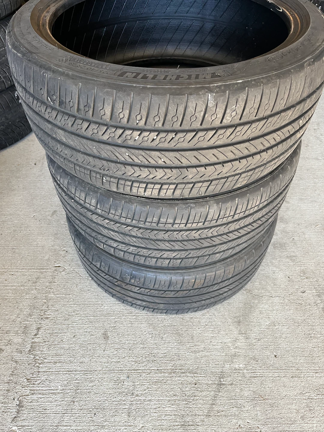3 Michelin Pilot Sport All Season  225/40ZR18