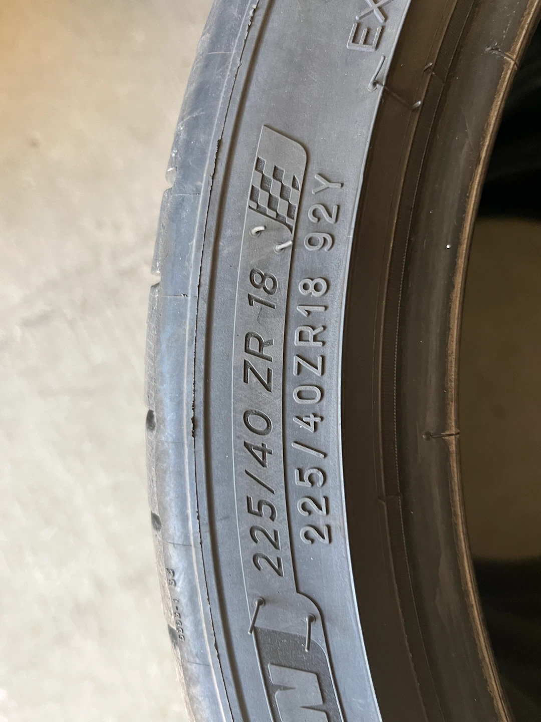 3 Michelin Pilot Sport All Season  225/40ZR18 - photo 4