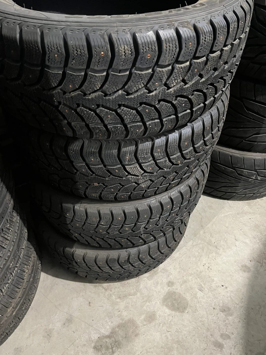 235/55R18 Rovelo RWS-677 Winter
