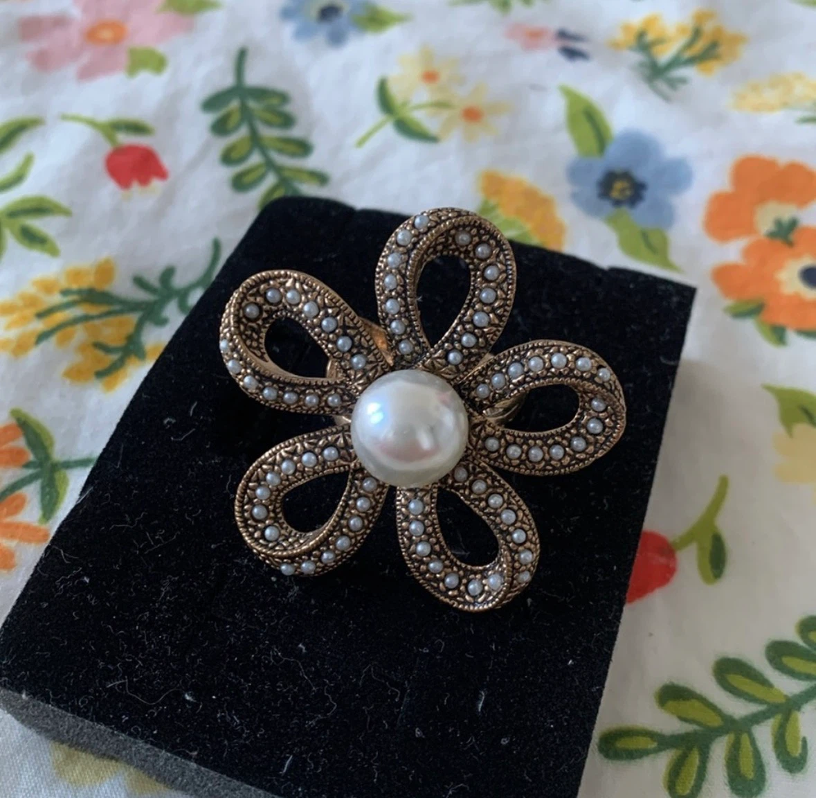 Vintage-Style Pearl Flower Statement Ring - photo 3
