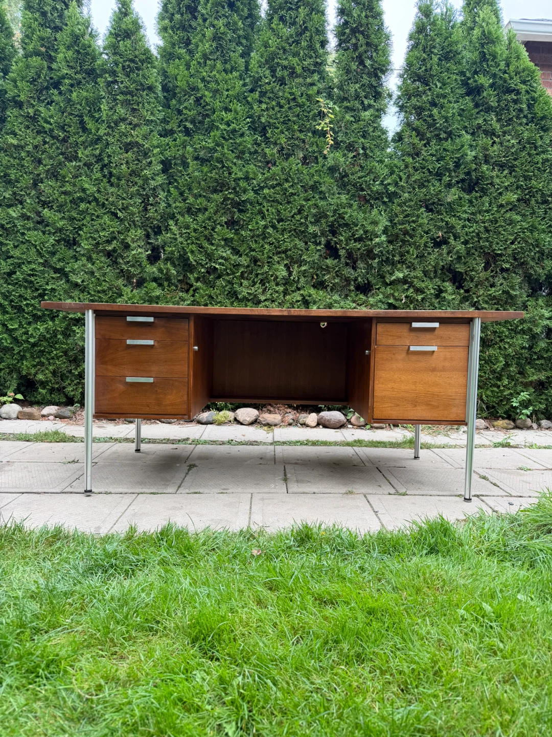 MCM Executive Desk by Sunar Industries - photo 2