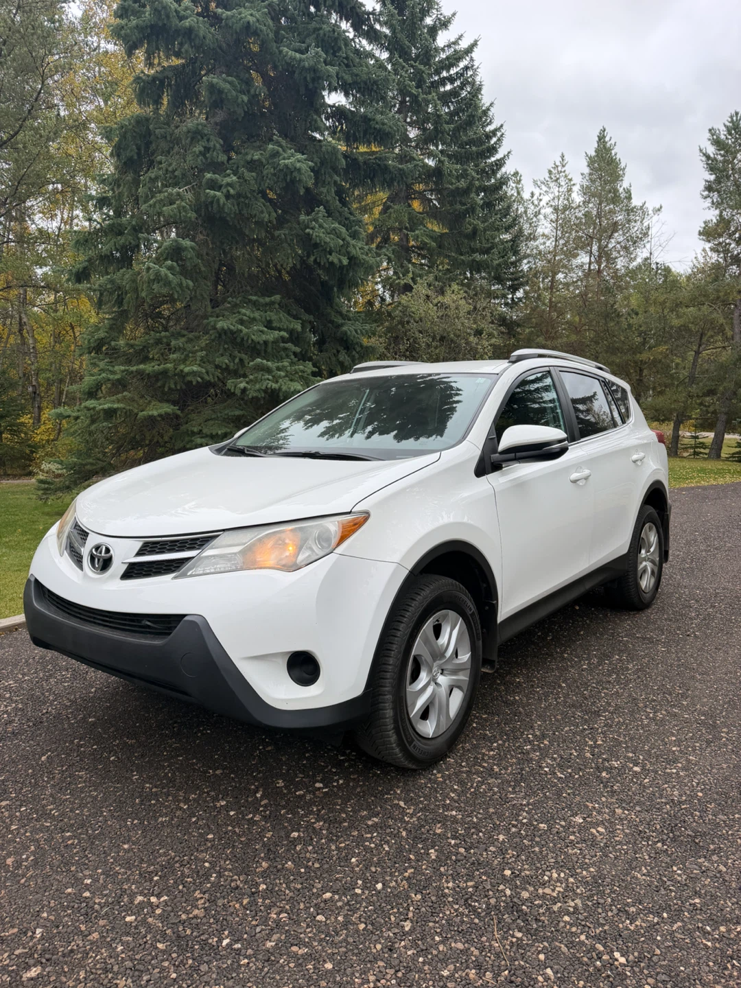 Toyota RAV4 White SUV 2914