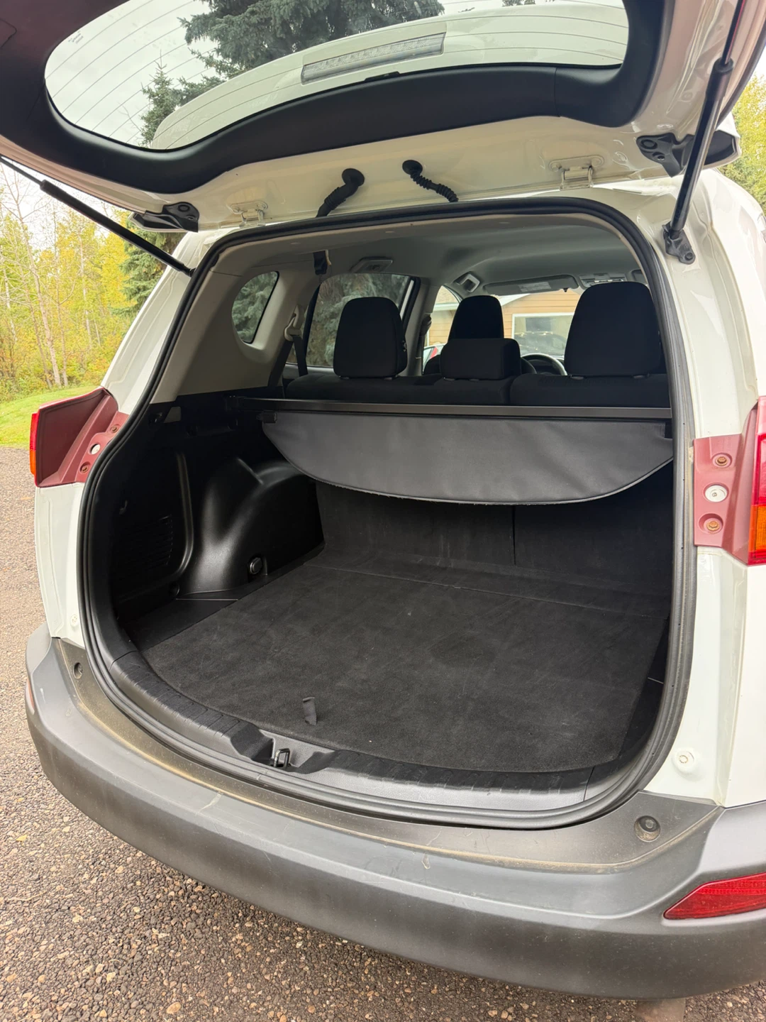 Toyota RAV4 White SUV 2914 - photo 5