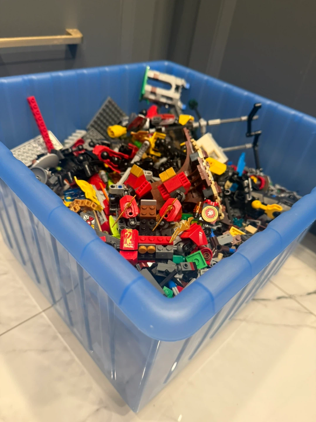 Bulk Lego bin lot - Assorted LEGO Bricks