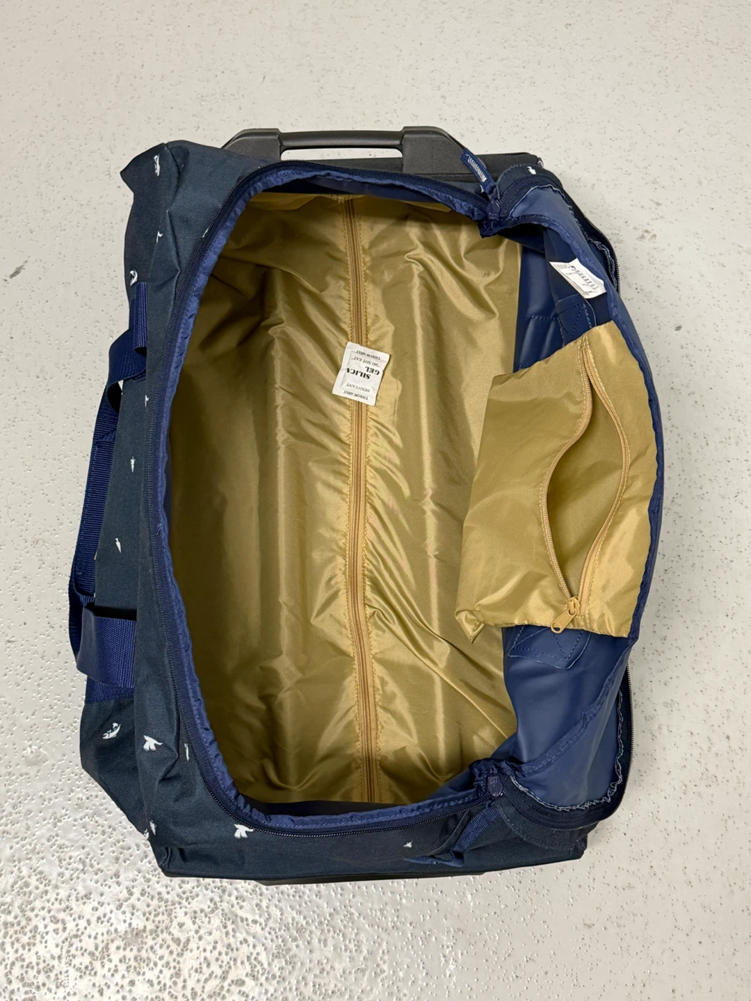 Dakine Suitcase Duffle Roller – 90L – Excellent Condition - photo 3