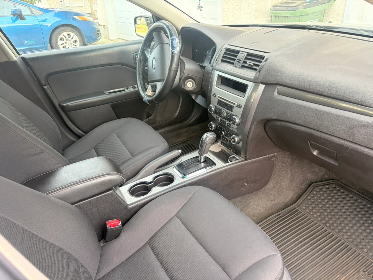 Ford Fusion Sedan - photo 3
