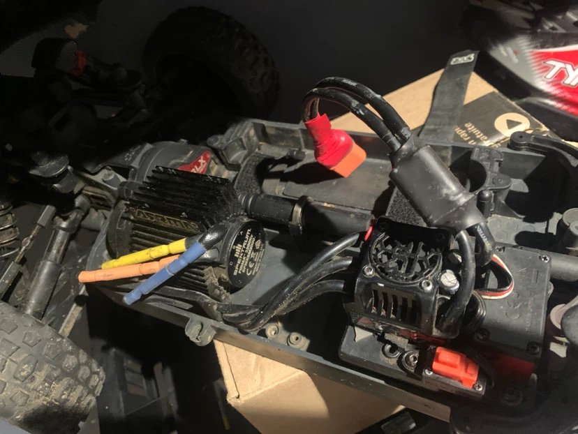 Arrma Typhon 3S BLX RC Buggy - photo 3
