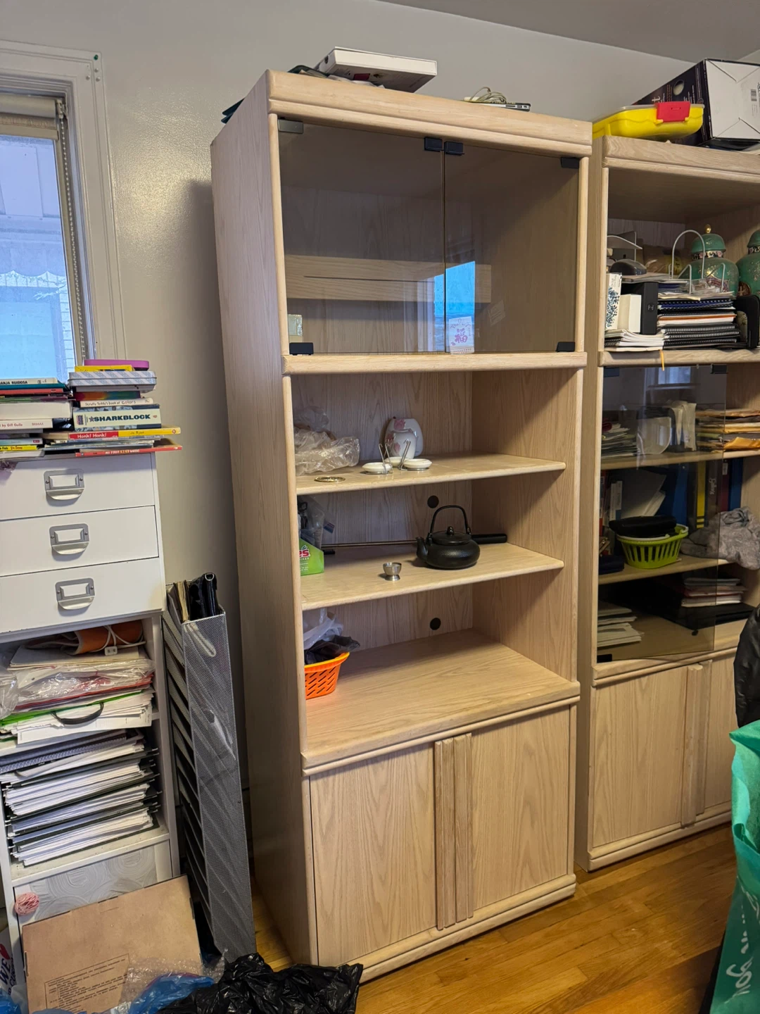 Light wood display cabinet with glass doors - photo 2