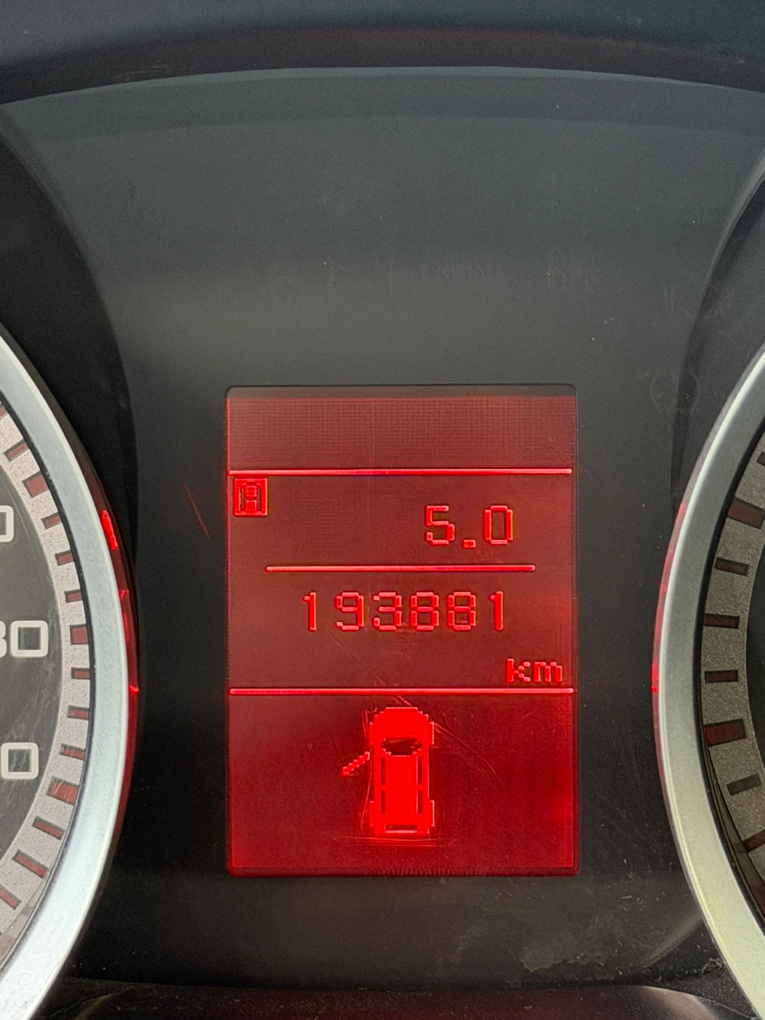 Red Mitsubishi Lancer - photo 2