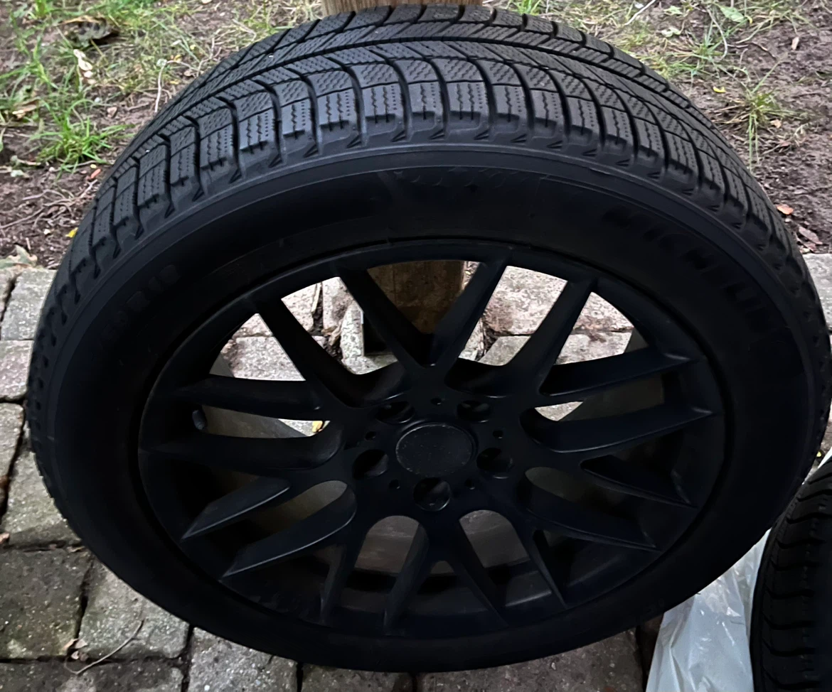 Michelin X-Ice winter tires with black rims - photo 3
