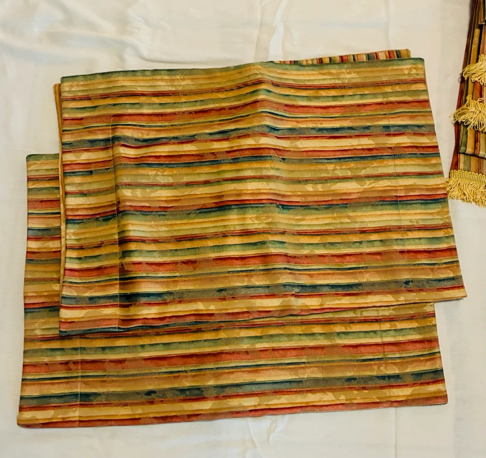 Set of drapes 4, cushion 1 and pillow cases 2 - photo 3