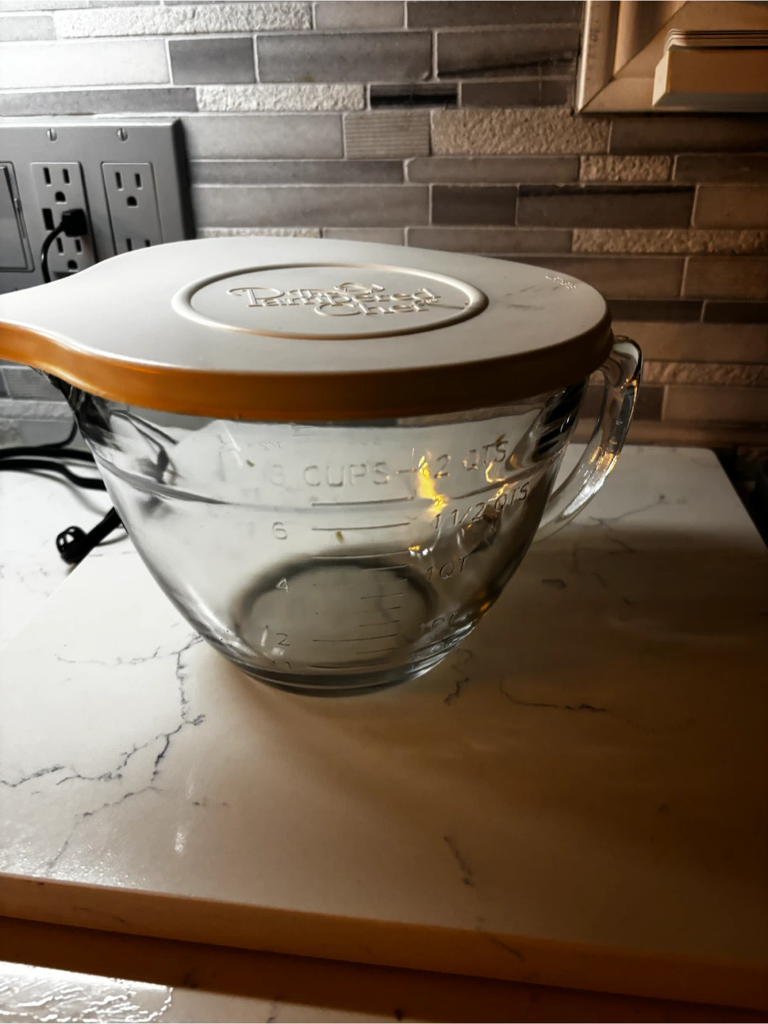 Pampered Chef 8-Cup Glass Measuring Bowl with Lid