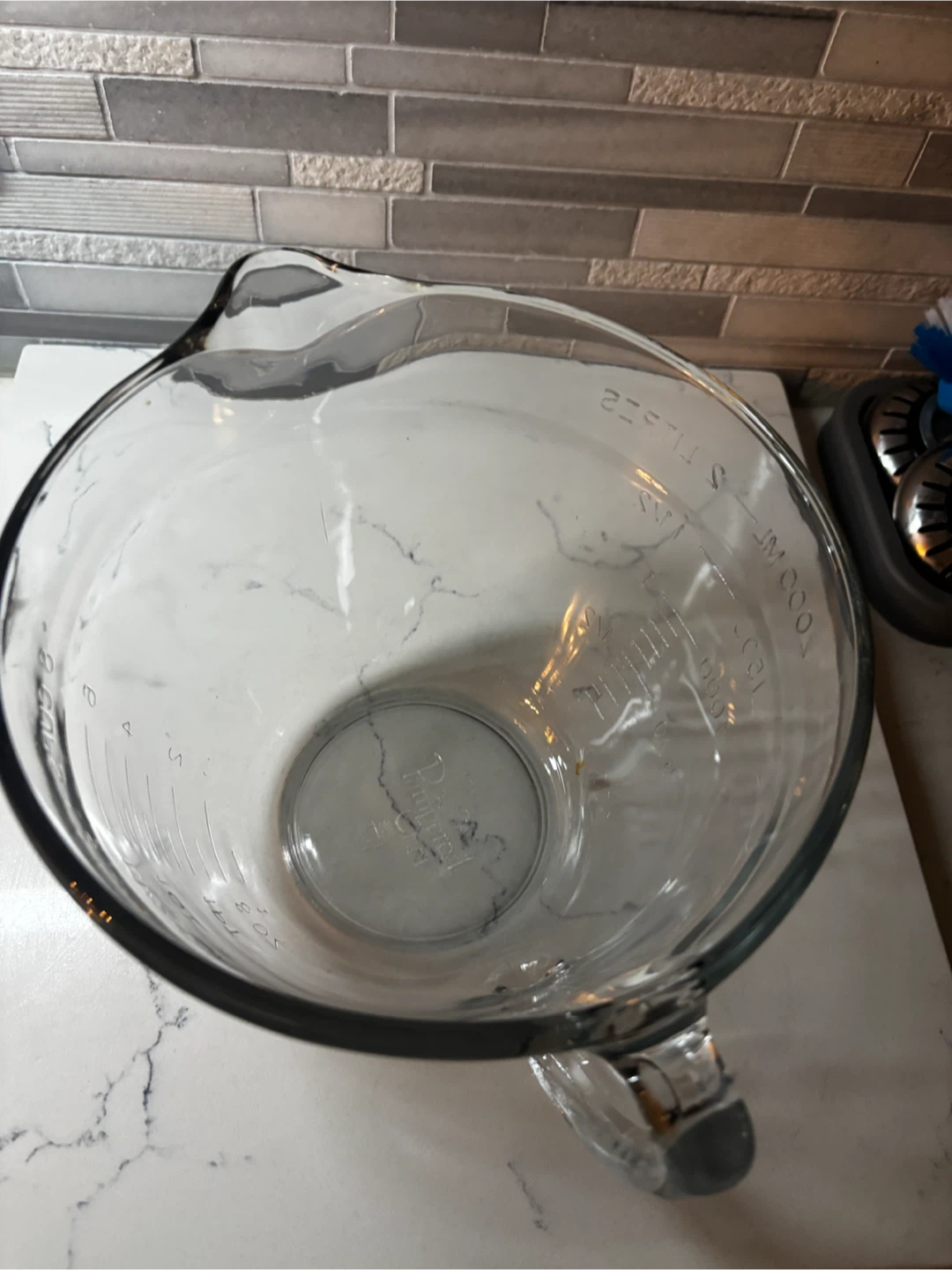 Pampered Chef 8-Cup Glass Measuring Bowl with Lid - photo 3