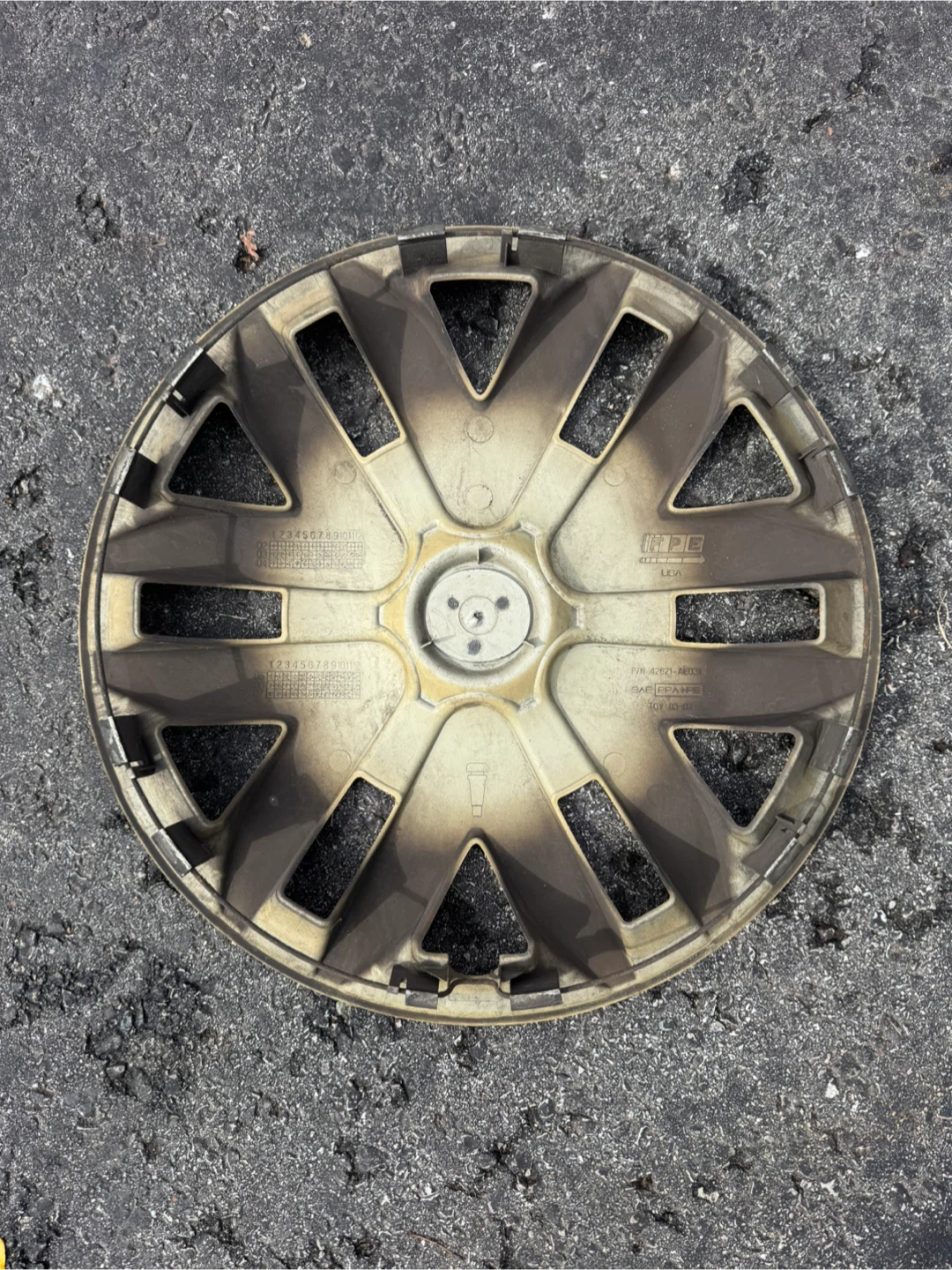 OEM Toyota Hubcap 16 inch (set of 4) - photo 3