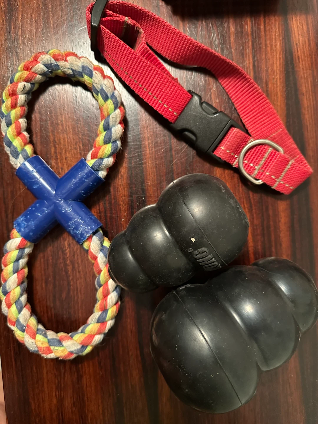 2 Kongs, dog collar and rope toy