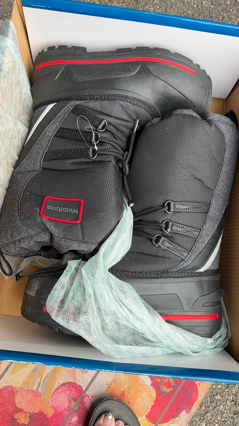 WindRiver Tarantula Anti-Slip Winter Boots - Size 11 - photo 2