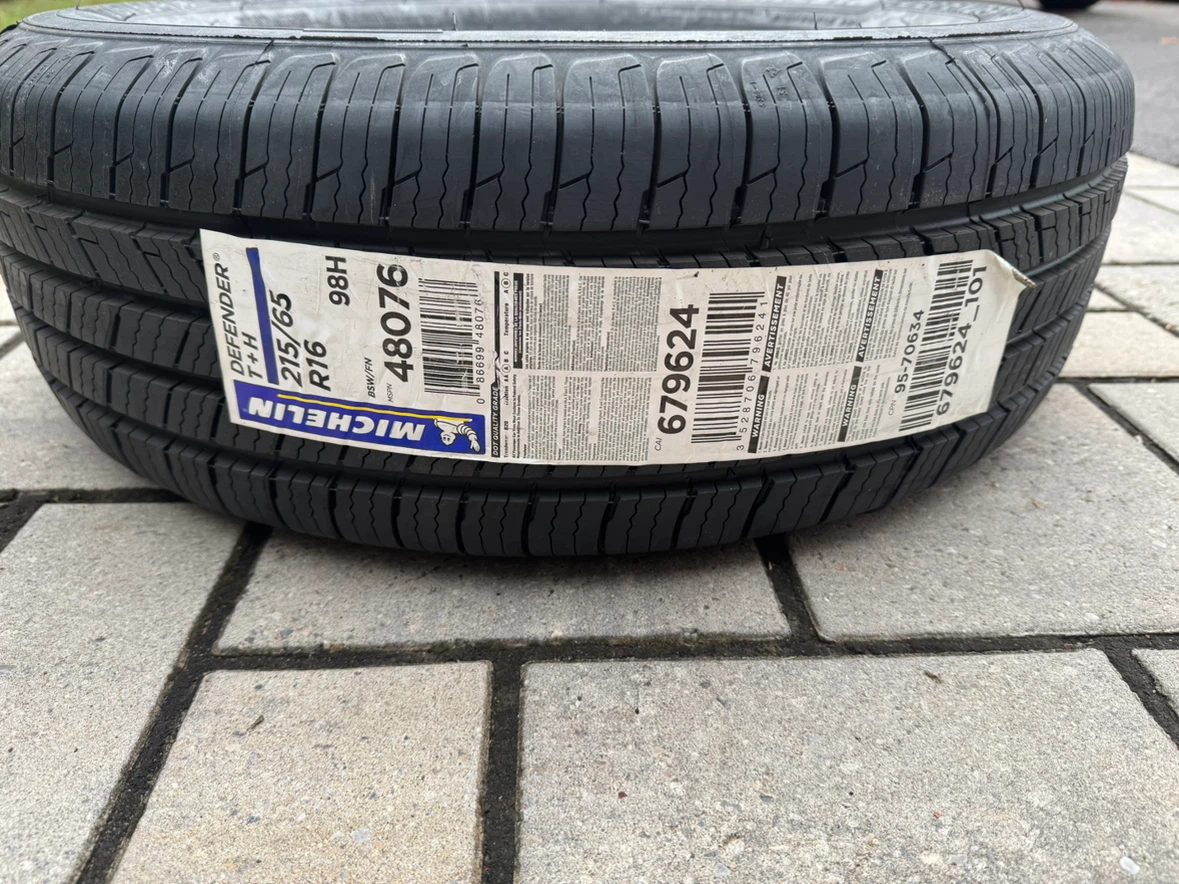 New Michelin Defender Tire 215/65R16 - photo 3