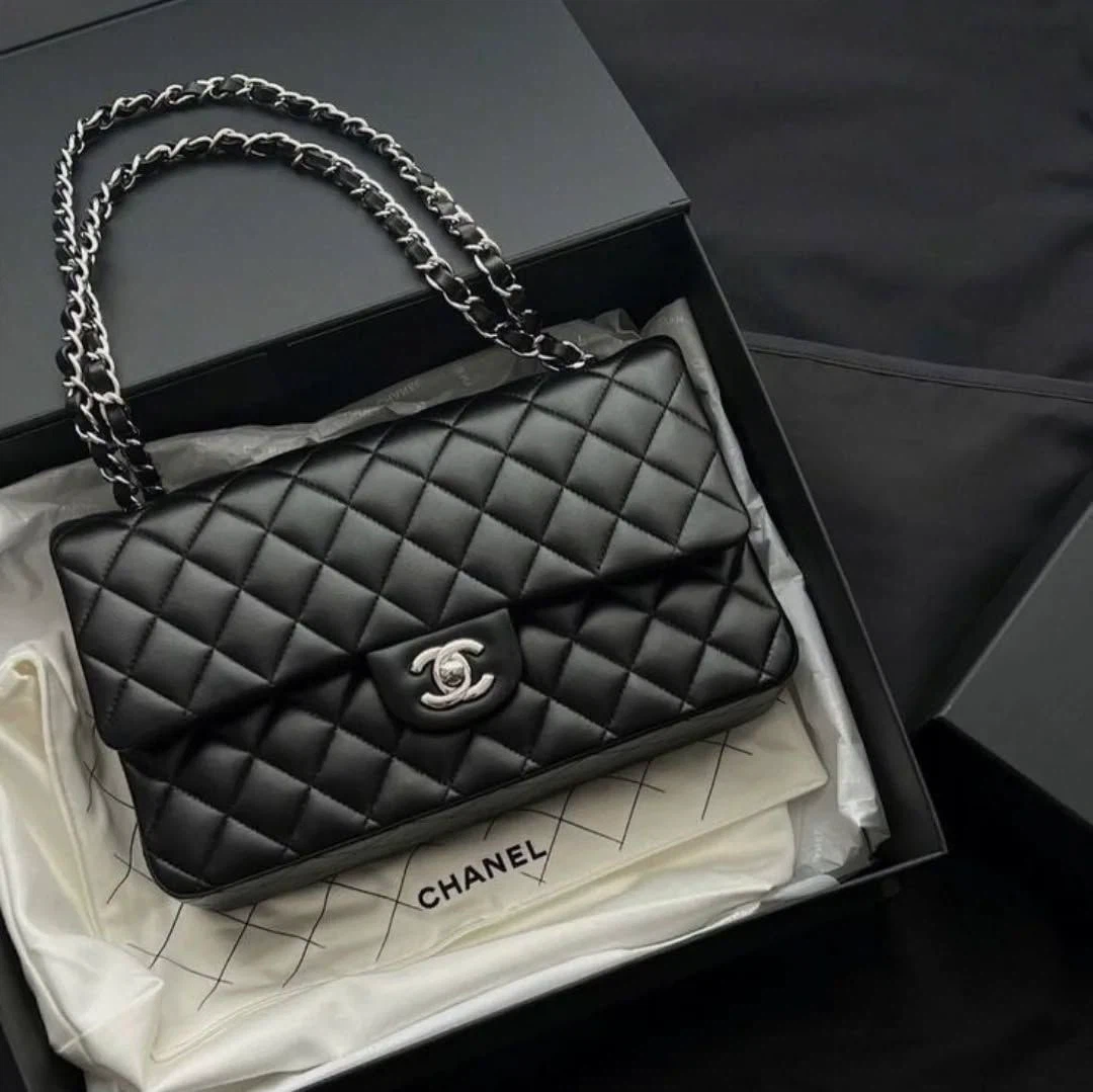 Chanel Quilted Flap Bag Black - photo 2