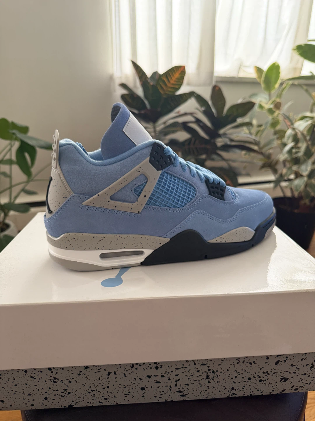 Air Jordan 4 Retro University Blue