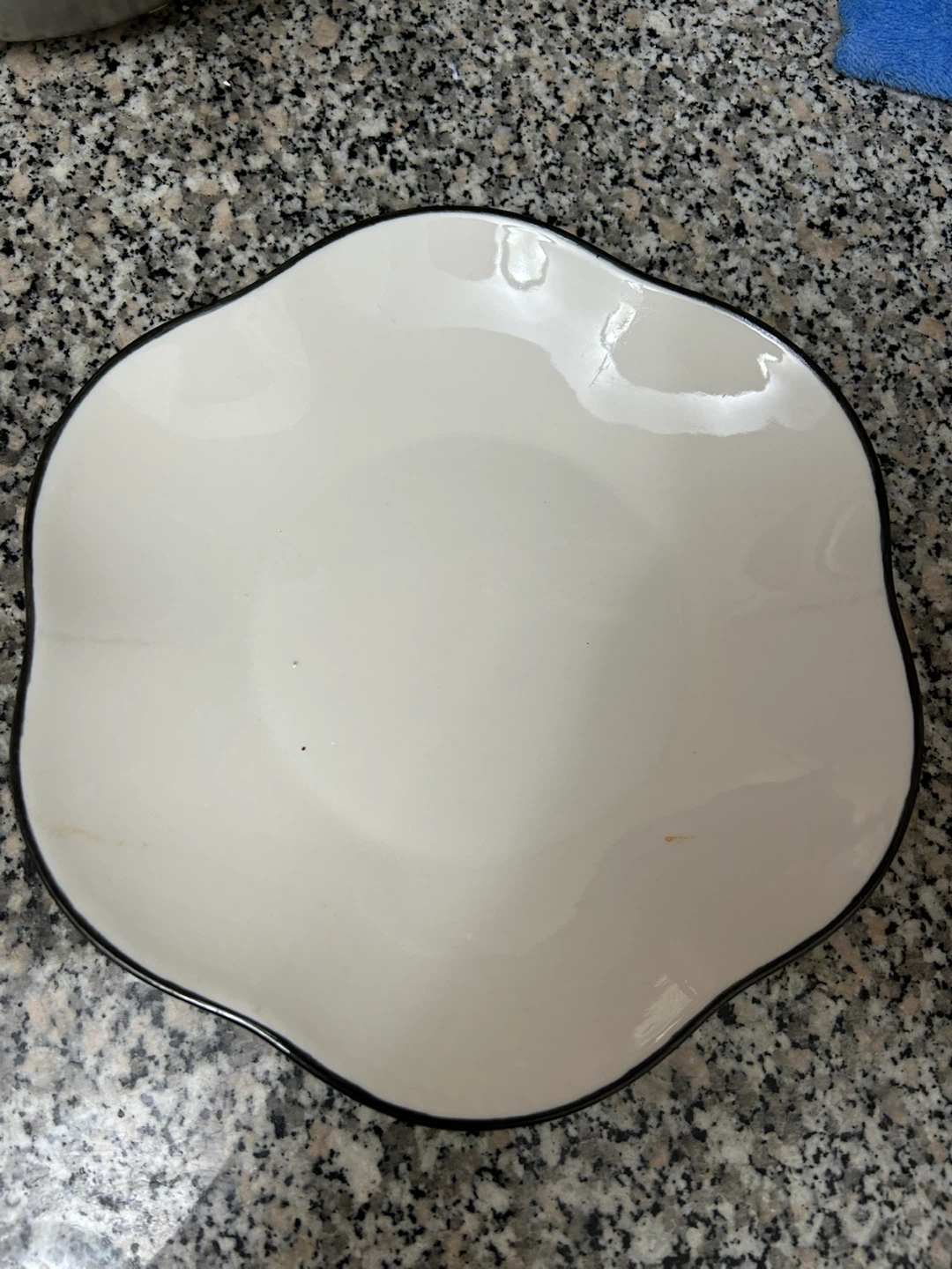 Ceramic flower-shaped plate - photo 2