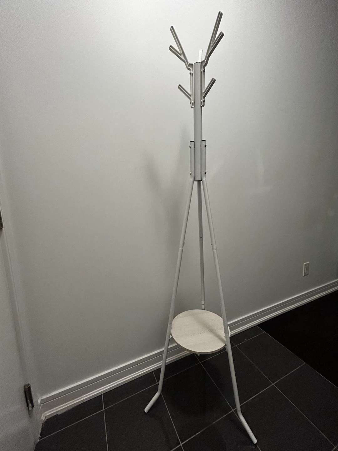 White Metal Coat Rack with Bottom Shelf