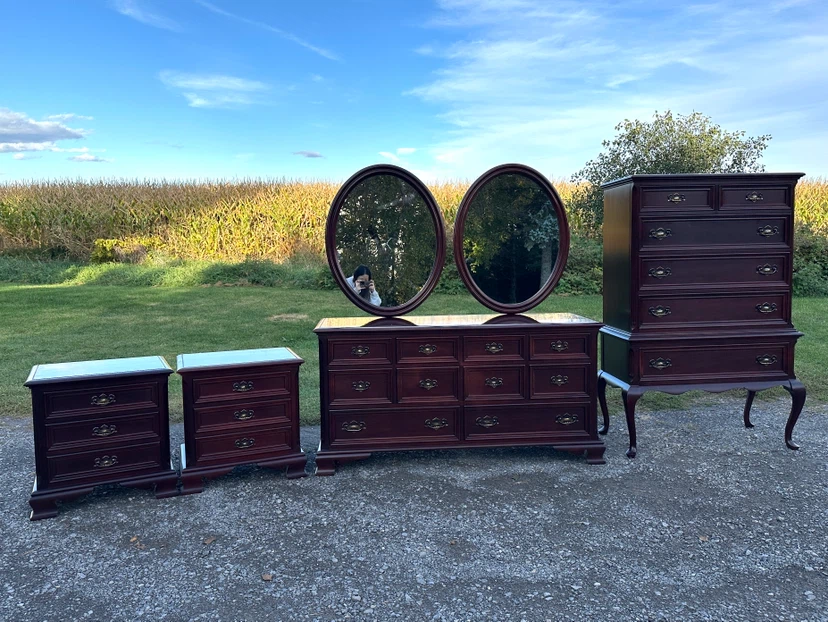 Vintage Gibbard Solid Mahagony Bedroom Set (CAN DELIVER) - photo 2