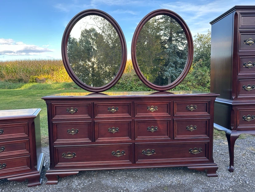 Vintage Gibbard Solid Mahagony Bedroom Set (CAN DELIVER) - photo 3