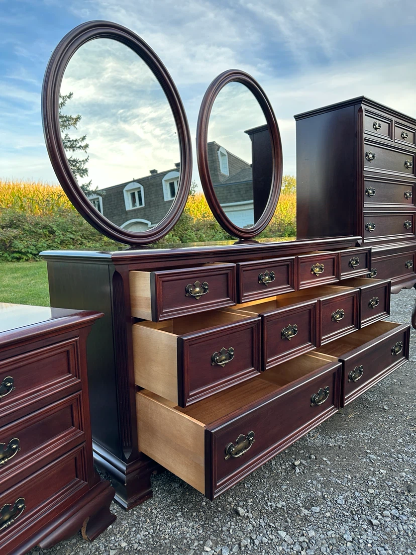 Vintage Gibbard Solid Mahagony Bedroom Set (CAN DELIVER) - photo 4