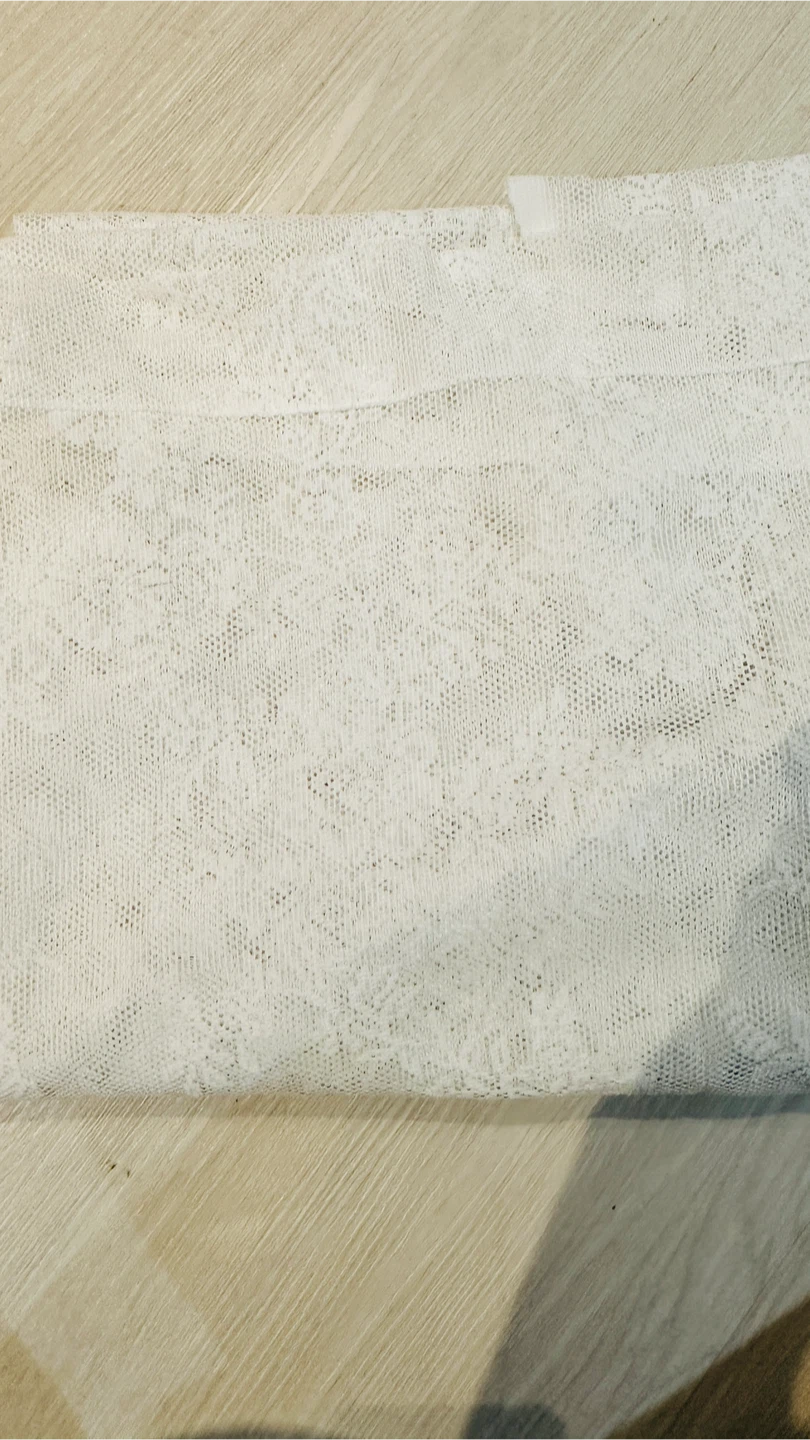 White lace curtain panel - photo 2